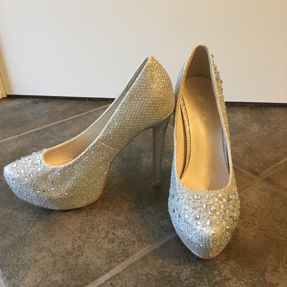 Silver rhinestone platform pumps